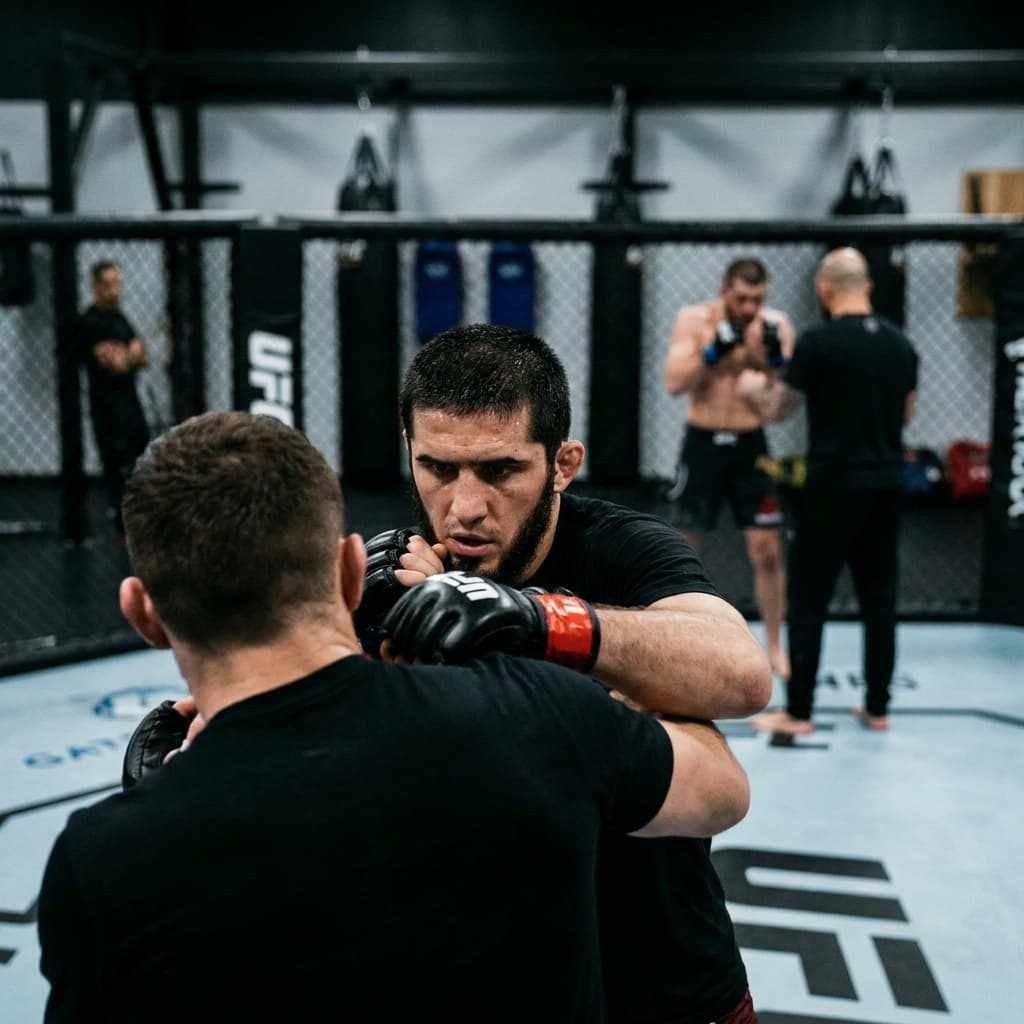 Ислам Махачев может вернуться в октагон в июле